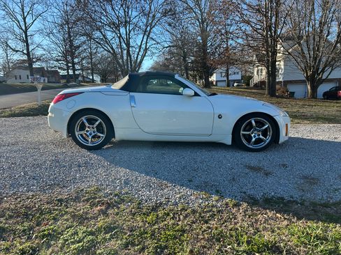 Used 2004 Nissan 350Z Touring image 5