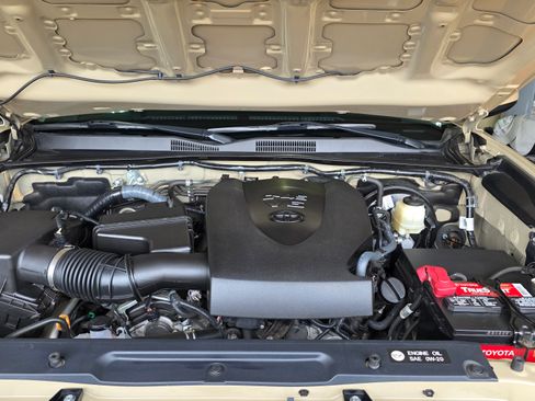 Used 2017 Toyota Tacoma SR5 w/ Tow Package image 32