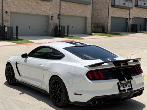 Used 2019 Ford Mustang Shelby GT350 w/ Technology Package RWD image 5