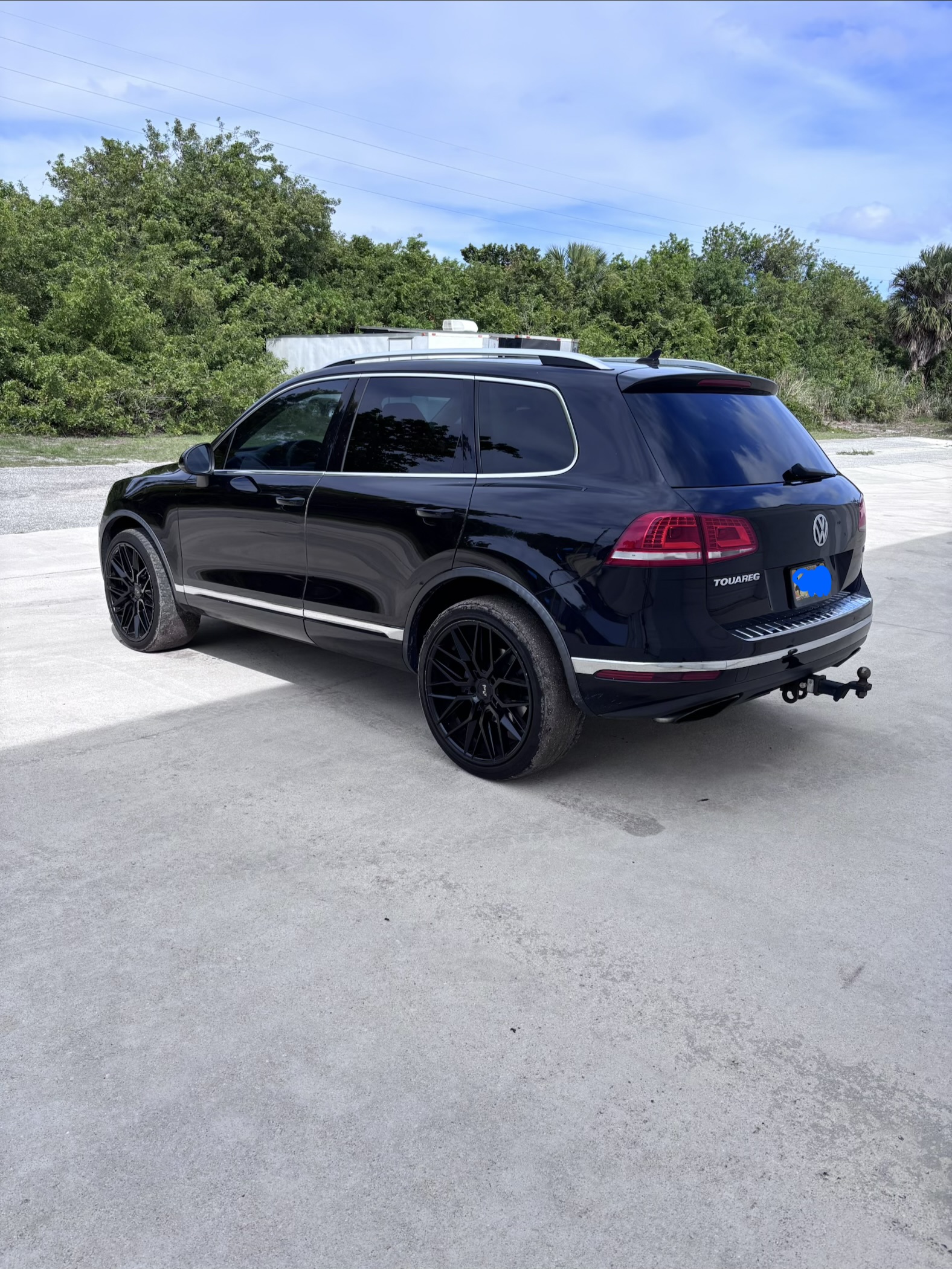 Used 2016 Volkswagen Touareg Sport AWD/4WD image 4