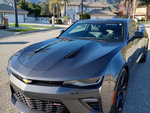 Used 2017 Chevrolet Camaro SS image 2