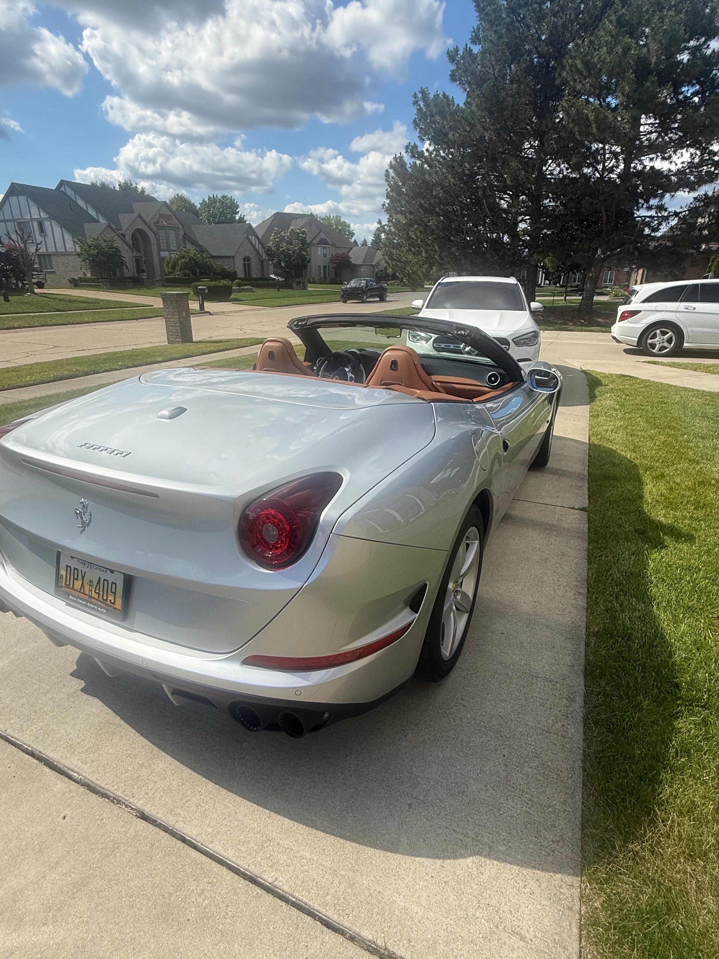 Used 2015 Ferrari California T RWD image 19