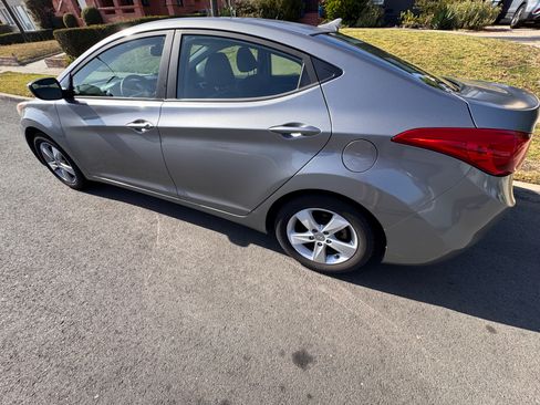Used 2013 Hyundai Elantra GLS w/ Preferred Pkg FWD image 4