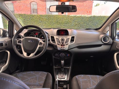 Used 2013 Ford Fiesta SE image 6