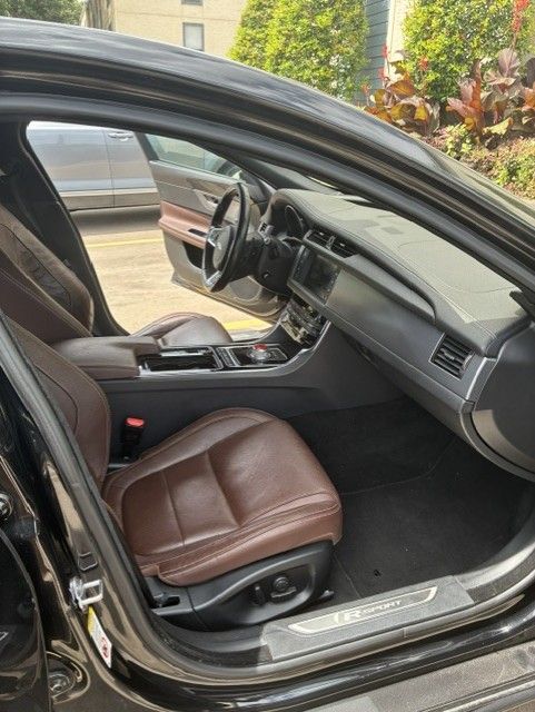 Used 2016 Jaguar XF R-Sport RWD image 9