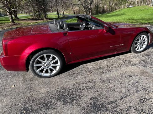 Used 2006 Cadillac XLR V RWD image 1