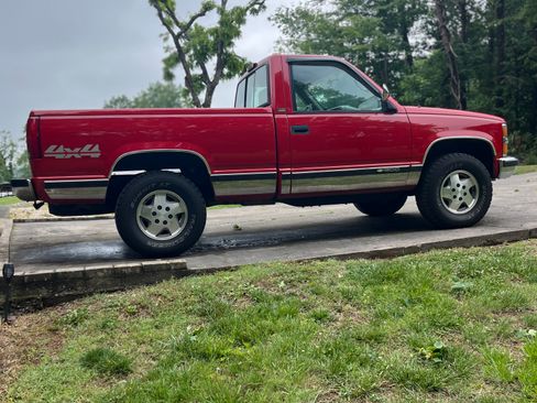 Used 1995 Chevrolet Silverado 1500 4x4 Regular Cab image 1