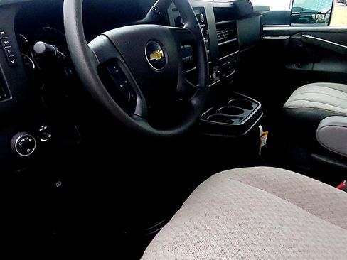 Used 2025 Chevrolet Express 3500 w/ Power Convenience Package image 4