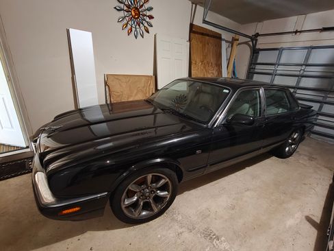Used 2001 Jaguar XJ8 image 4