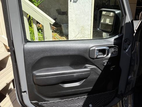 Used 2022 Jeep Wrangler Sport image 6