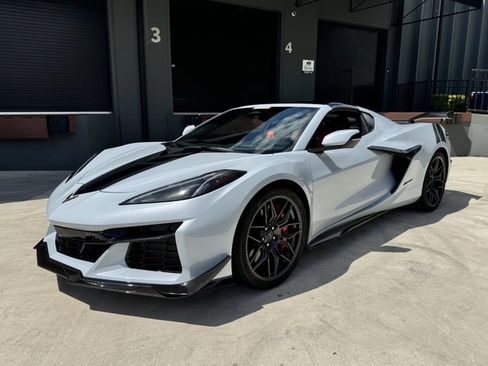 Used 2024 Chevrolet Corvette Z06 w/ Z07 Performance Package image 2