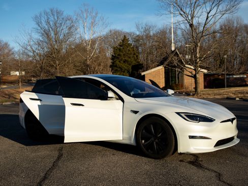 Used 2023 Tesla Model S Plaid image 9
