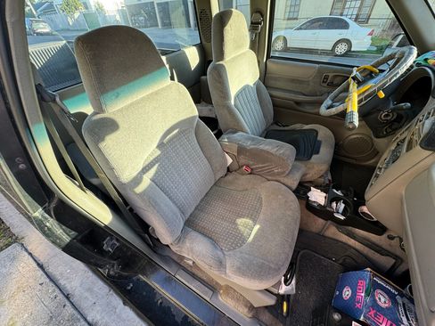 Used 1998 Chevrolet S10 Pickup LS w/ Preferred Equipment Group image 12