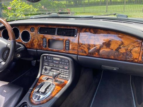 Used 2005 Jaguar XK R image 8