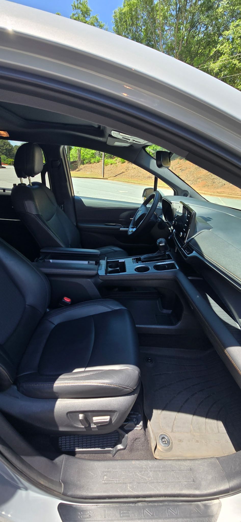 Used 2022 Toyota Sienna XLE Woodland Edition AWD/4WD image 10