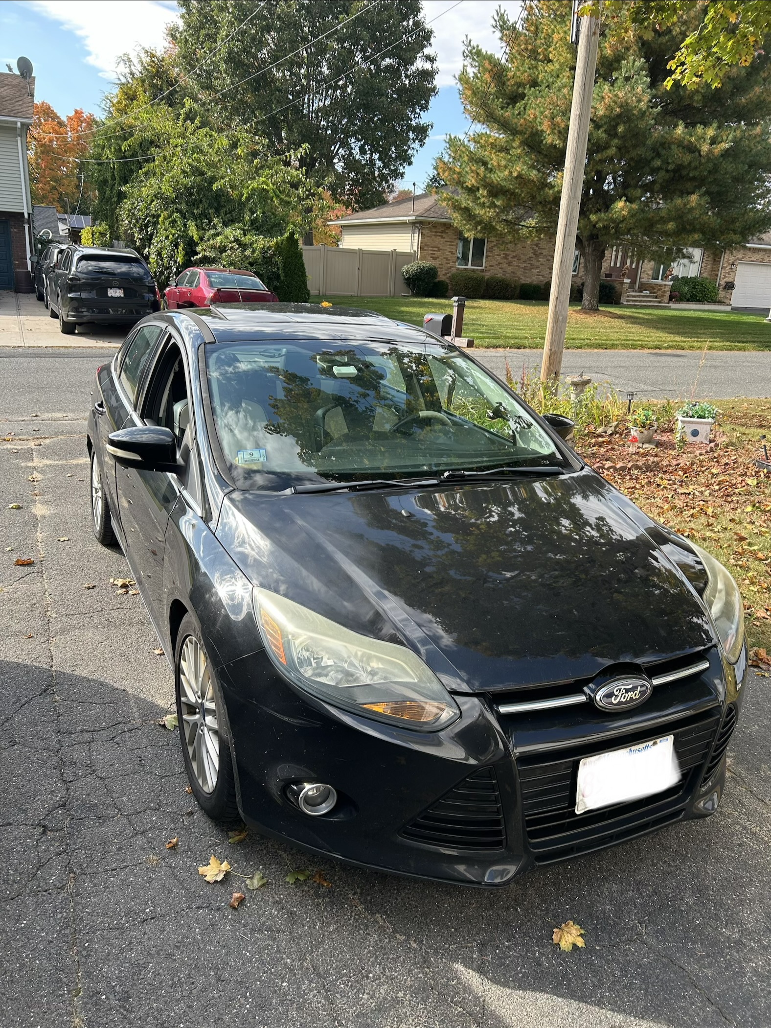 Used 2014 Ford Focus Titanium FWD image 2
