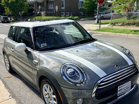 Used 2019 MINI Cooper 2-Door Hardtop w/ Premium Package FWD image 1