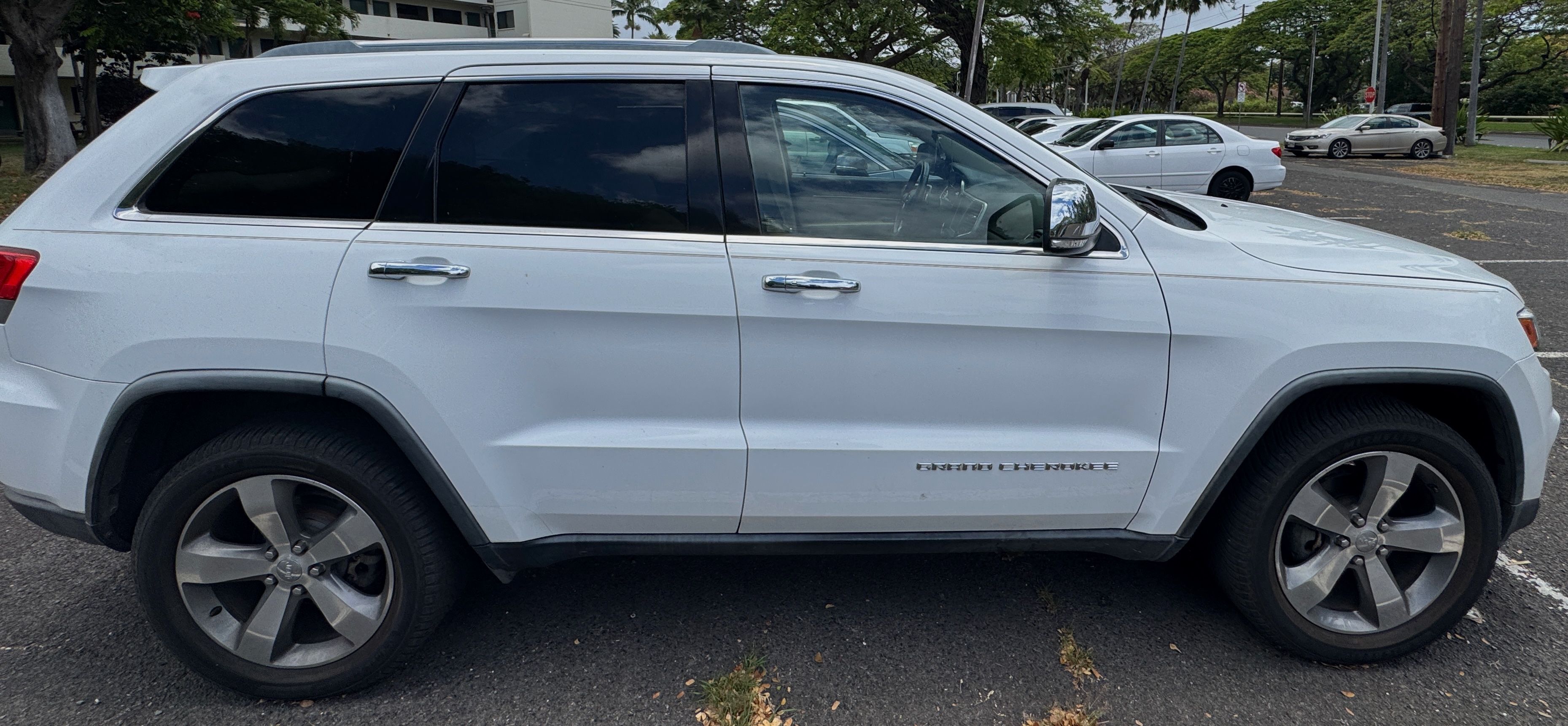 Used 2014 Jeep Grand Cherokee Limited w/ Luxury Group II RWD image 9
