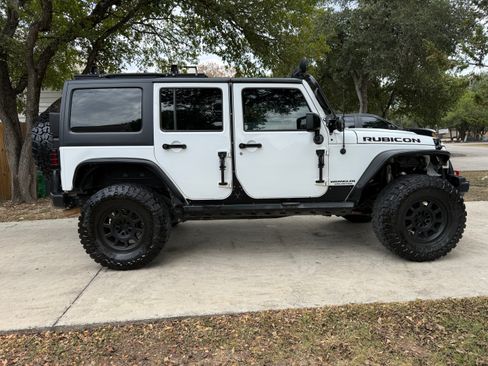 Used 2016 Jeep Wrangler Unlimited Rubicon AWD/4WD image 1
