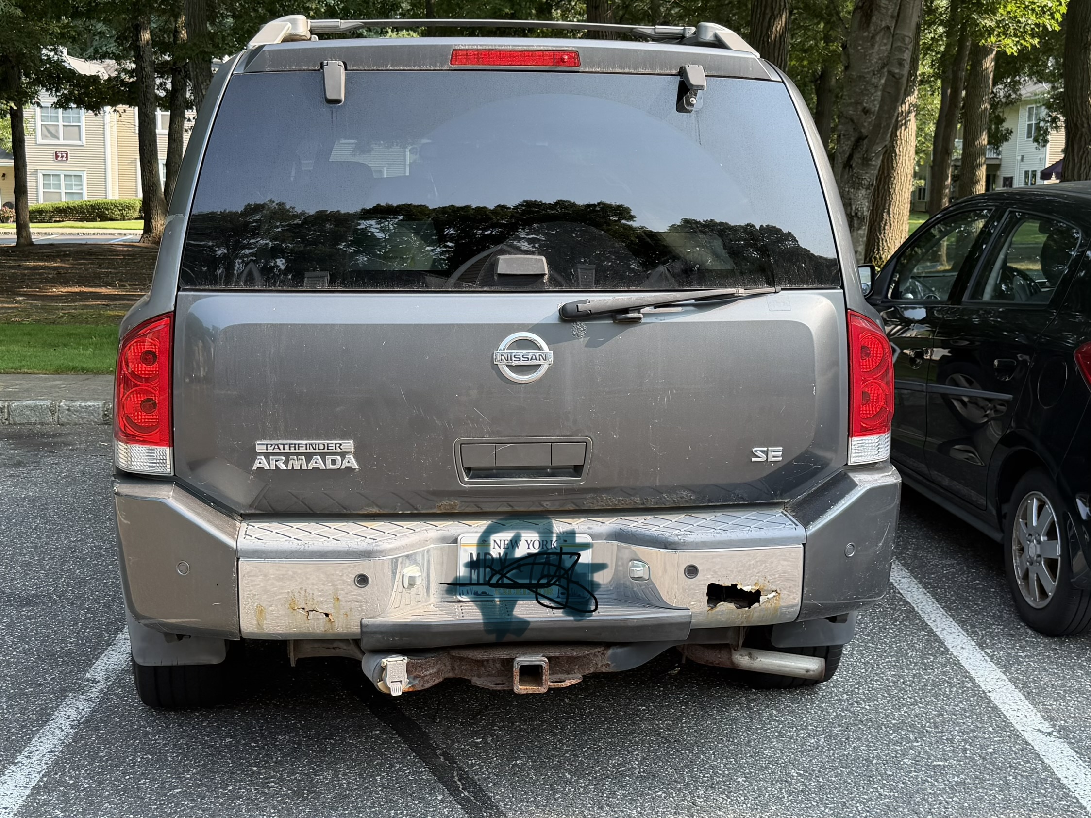 Used 2004 Nissan Armada SE AWD/4WD image 3