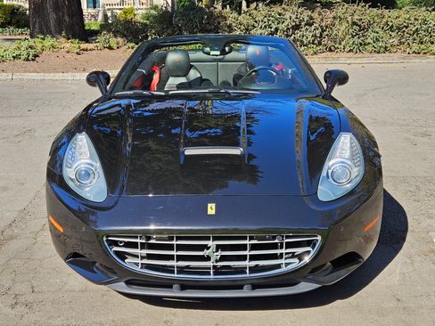 Used 2014 Ferrari California image 9