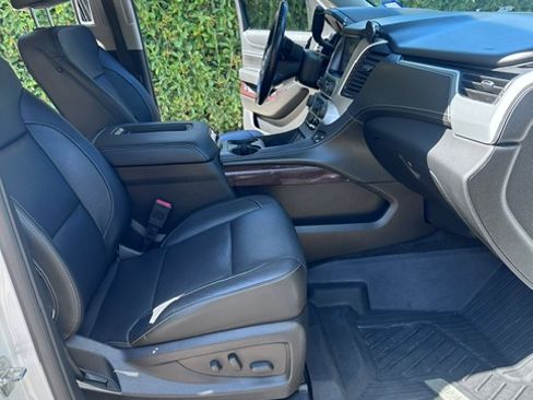 Used 2018 GMC Yukon XL SLT w/ Open Road Package AWD/4WD image 10