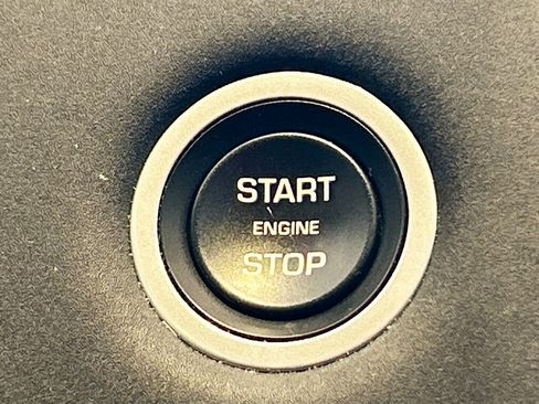 Used 2020 Land Rover Discovery HSE image 23