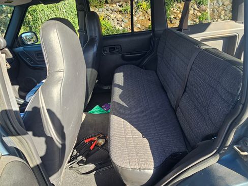 Used 1999 Jeep Cherokee Sport image 4