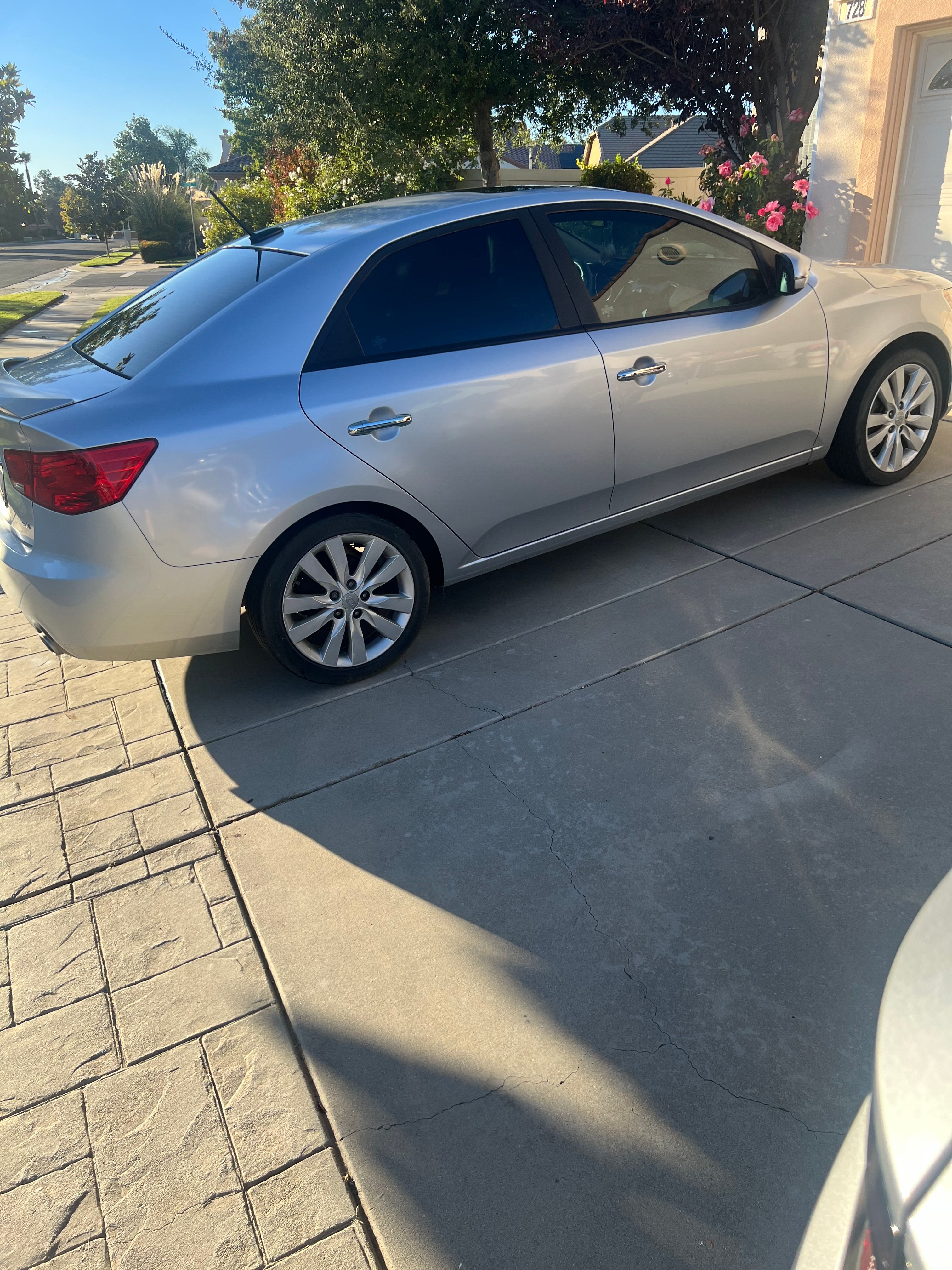 Used 2012 Kia Forte SX w/ Tech Pkg FWD image 4