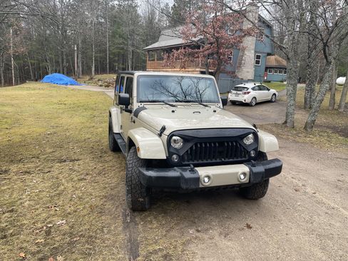 Used 2017 Jeep Wrangler Unlimited Sahara w/ Connectivity Group image 2