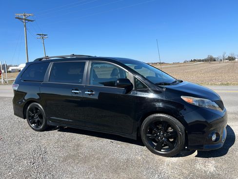 Used 2014 Toyota Sienna SE w/ SE Premium Package w/Entune image 4