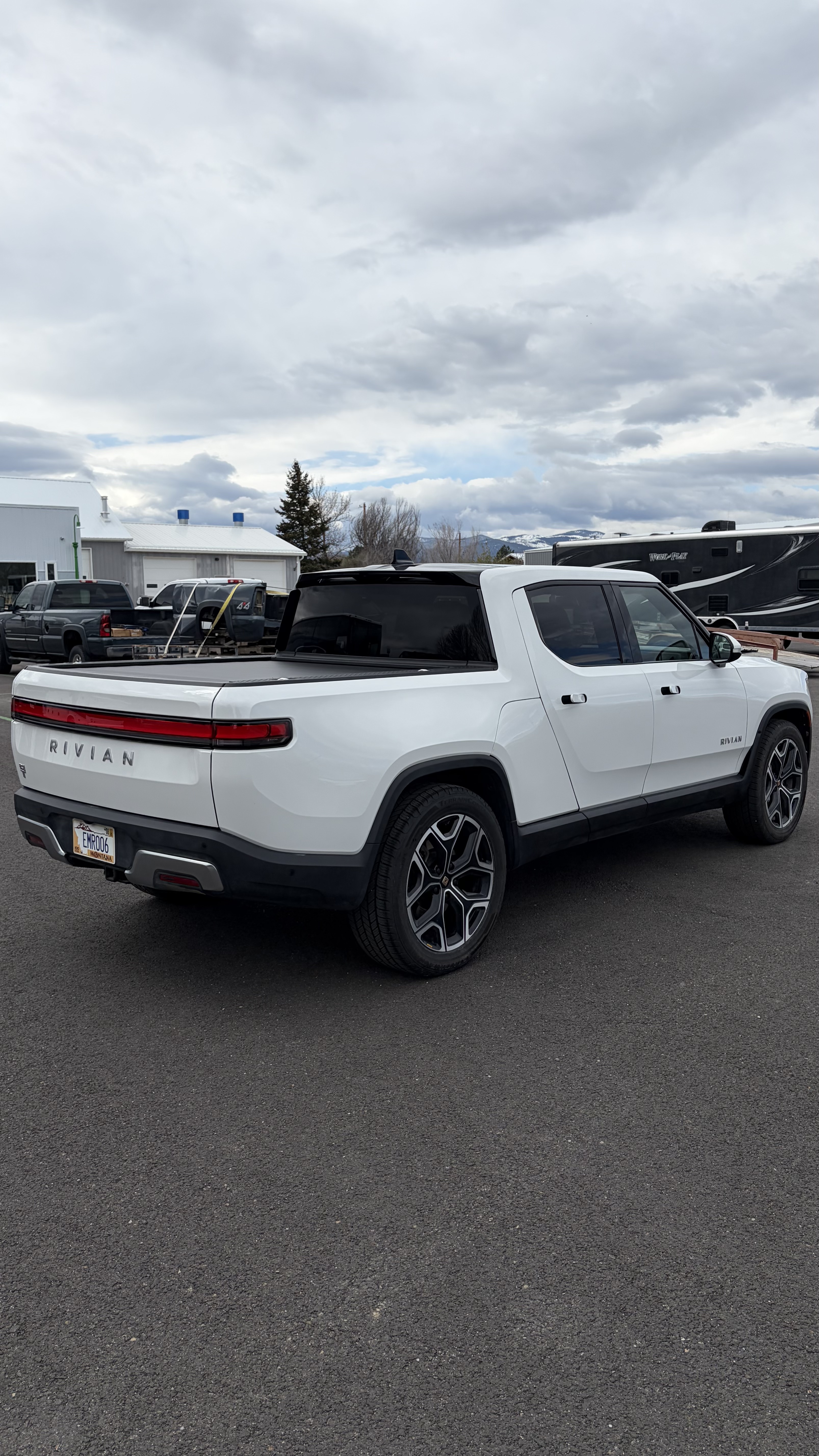 Used 2024 Rivian R1T Adventure Dual AWD/4WD image 10