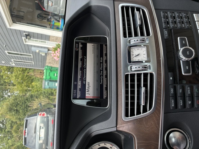 Used 2014 Mercedes-Benz E 550 4MATIC Sedan image 9