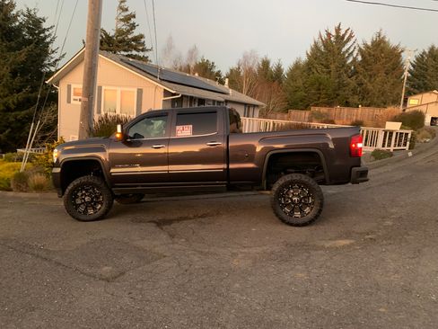 Used 2015 GMC Sierra 2500 Denali w/ Duramax Plus Package image 2