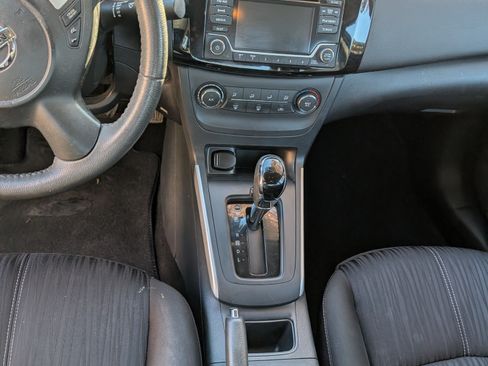 Used 2017 Nissan Sentra SV image 5