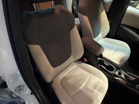 Used 2022 Toyota Corolla LE FWD image 11