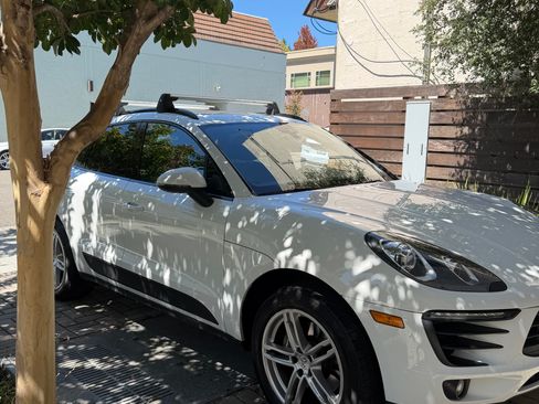 Used 2017 Porsche Macan AWD/4WD image 9