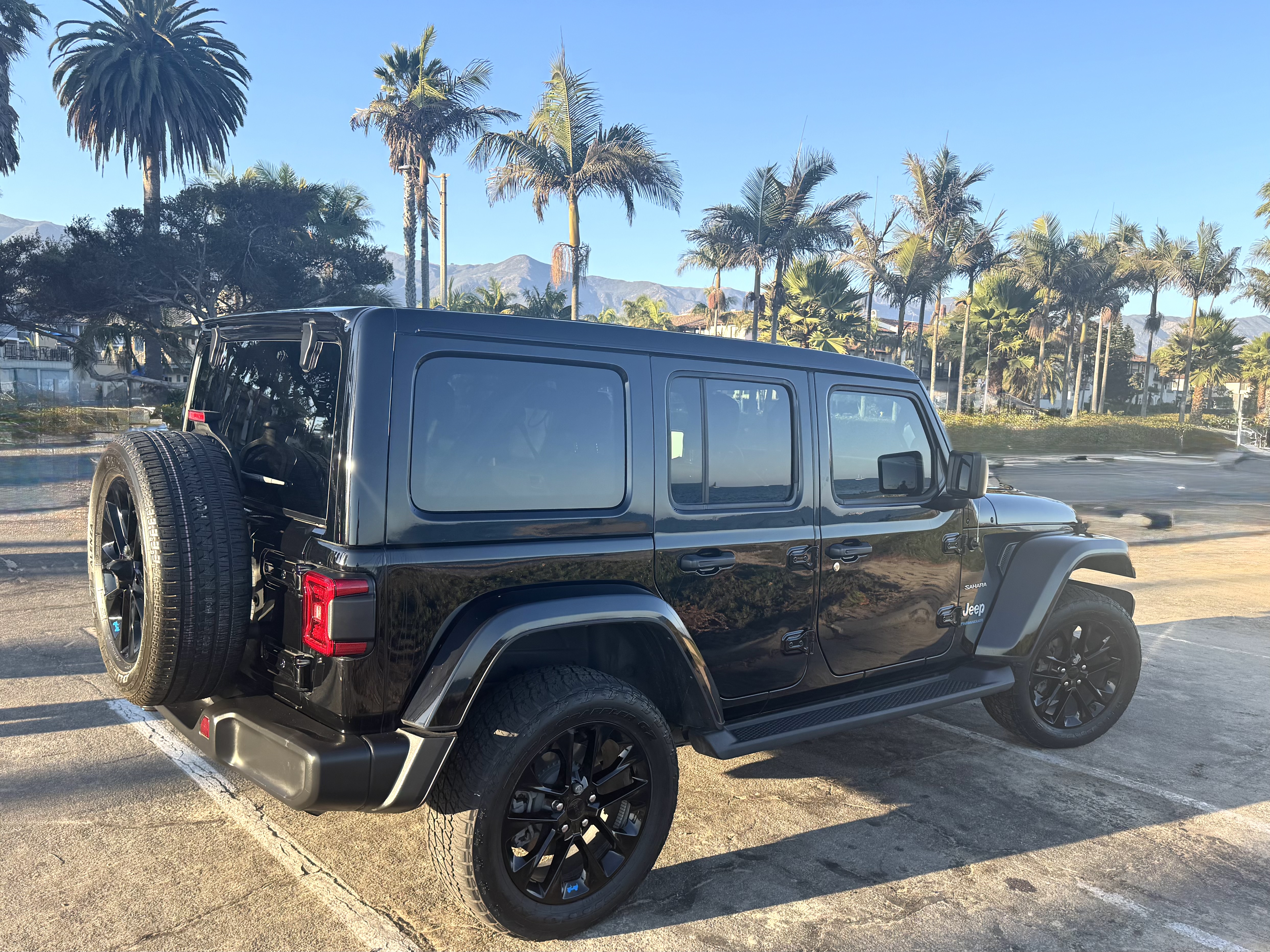 Used 2023 Jeep Wrangler Unlimited Sahara w/ Cold Weather Group AWD/4WD image 4