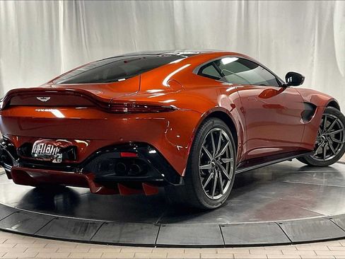Used 2019 Aston Martin V8 Vantage Coupe 2D image 26