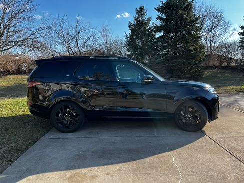 Used 2020 Land Rover Discovery Landmark image 11