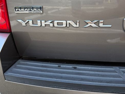 Used 2011 GMC Yukon XL SLT w/ Regional Value Package image 12