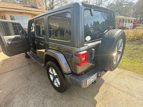 Used 2018 Jeep Wrangler Unlimited Sahara w/ LED Lighting Group image 9