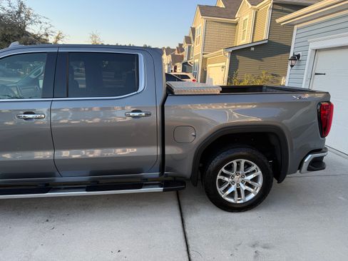Used 2021 GMC Sierra 1500 SLT w/ SLT Premium Plus Package image 11