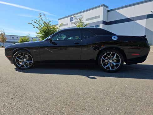 Used 2017 Dodge Challenger R/T RWD image 17