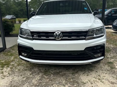 Used 2020 Volkswagen Tiguan SE R-Line FWD image 2