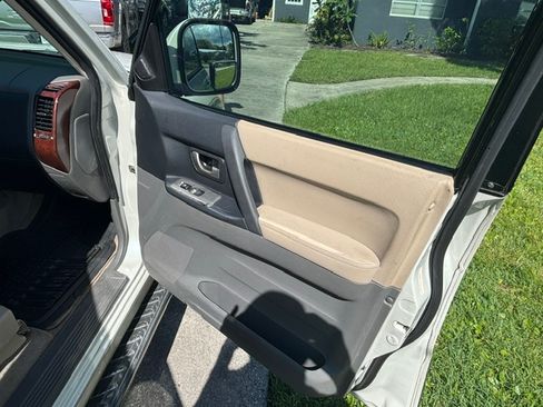 Used 2006 Mitsubishi Montero Limited AWD/4WD image 14