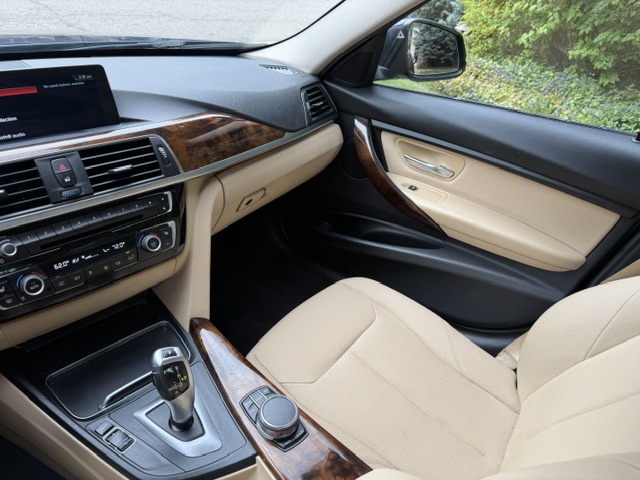 Used 2018 BMW 320i xDrive Sedan AWD/4WD image 4