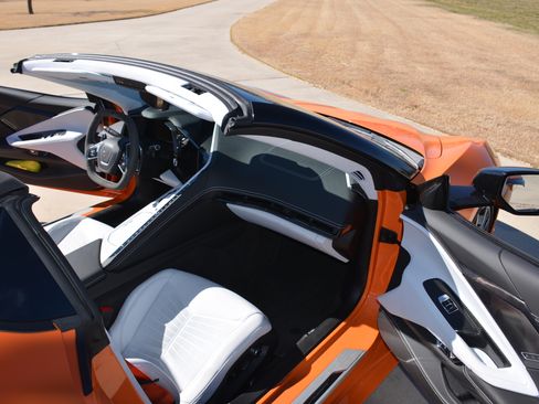 Used 2024 Chevrolet Corvette Stingray Premium Conv w/ Z51 Performance Package image 9