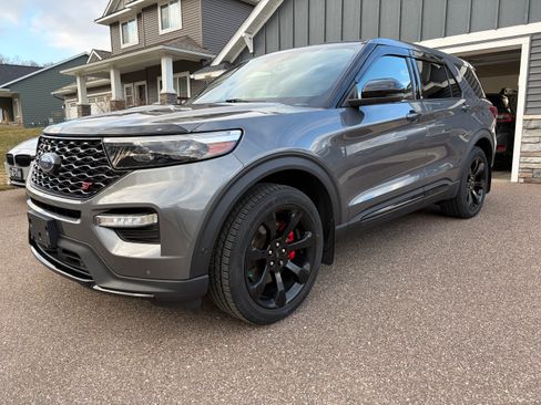 Used 2021 Ford Explorer ST w/ ST Street Pack image 6