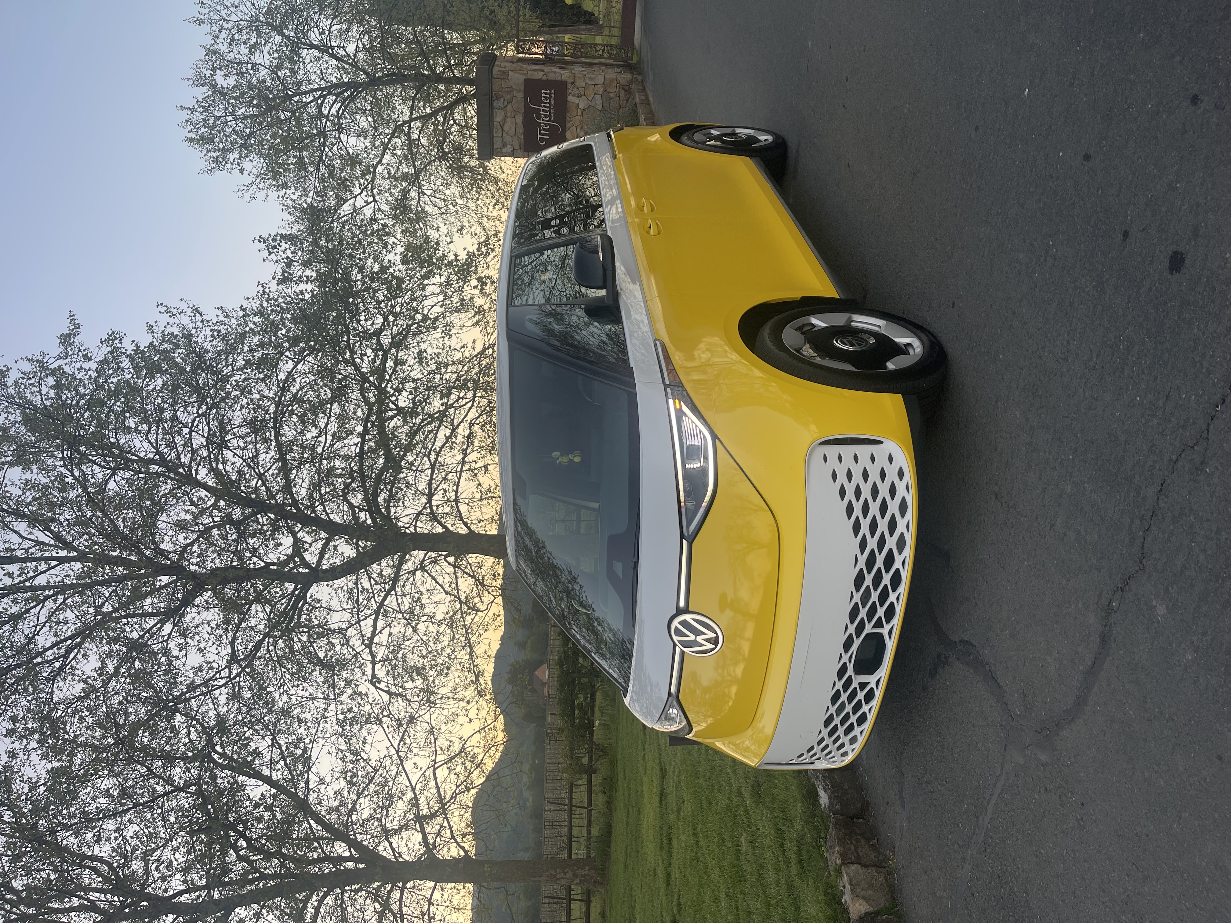 Used 2025 Volkswagen ID. Buzz Pro S RWD image 1